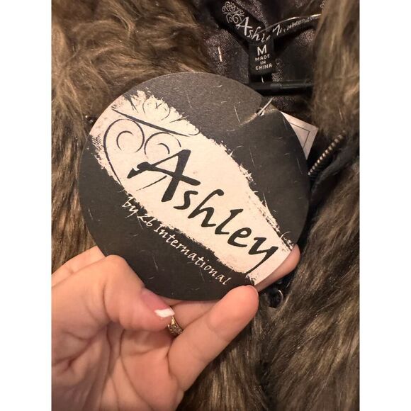 Ashley by 26International Women’s Zip-Up Fur Jacket – Medium, NWT - Picture 4 of 4